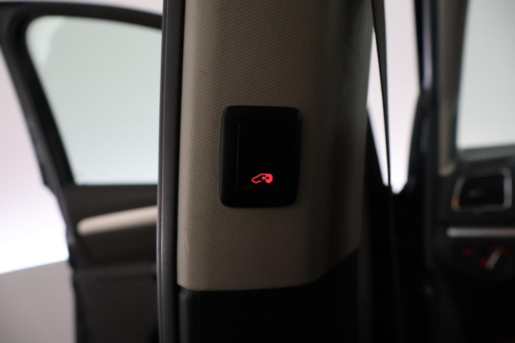 VOLKSWAGEN Sharan 2012