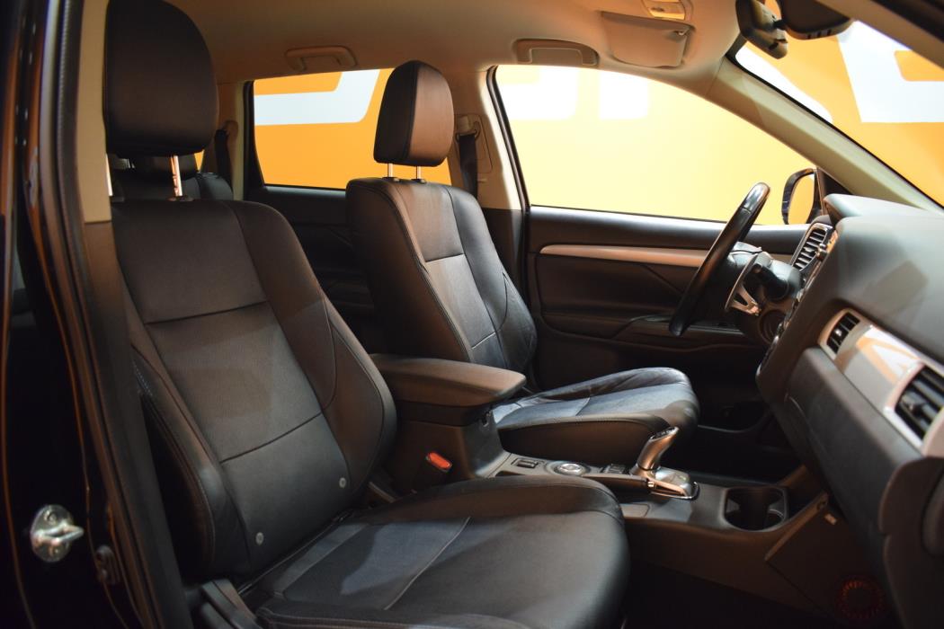 MITSUBISHI OUTLANDER PHEV 2014