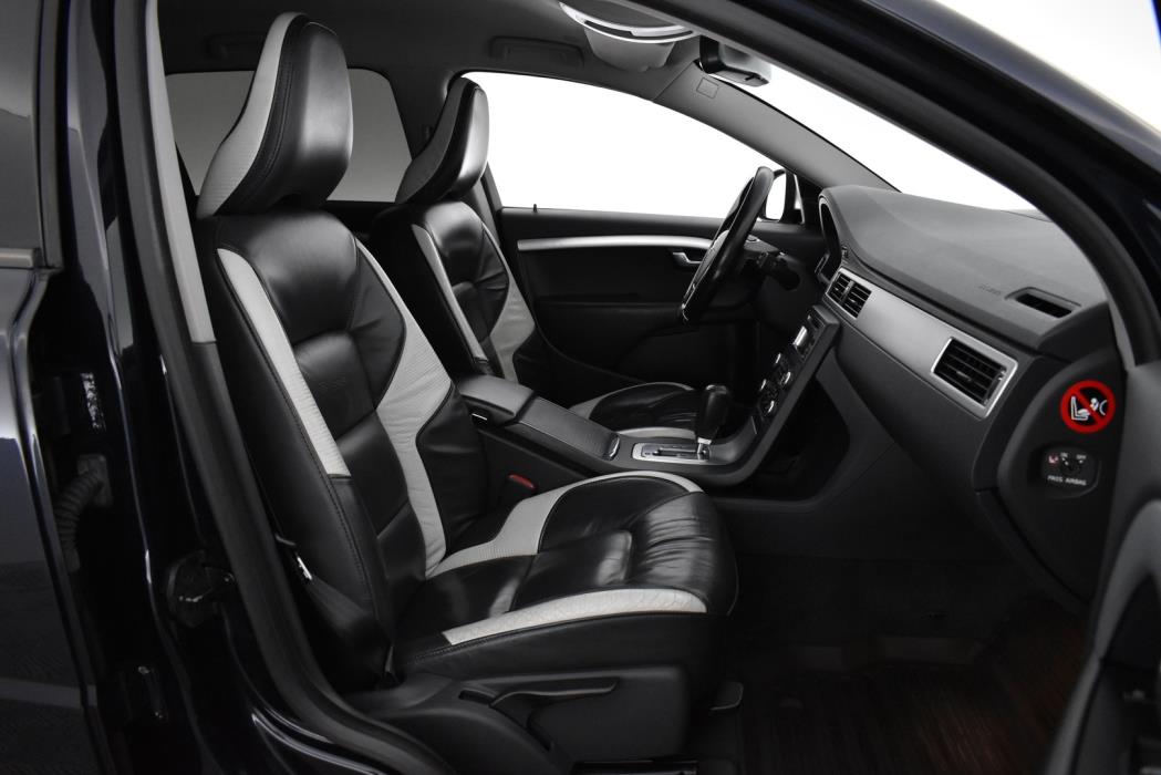 VOLVO V70 2010