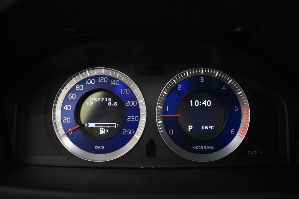 VOLVO V70 2010