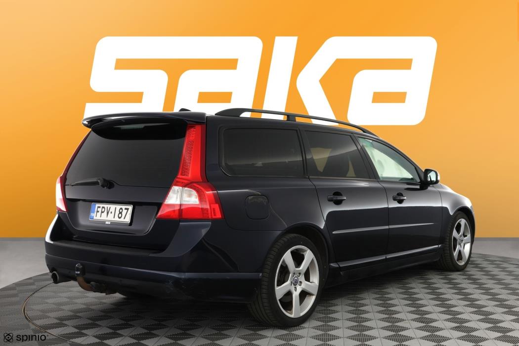 VOLVO V70 2010
