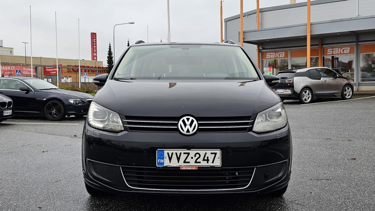 VOLKSWAGEN Touran 2011