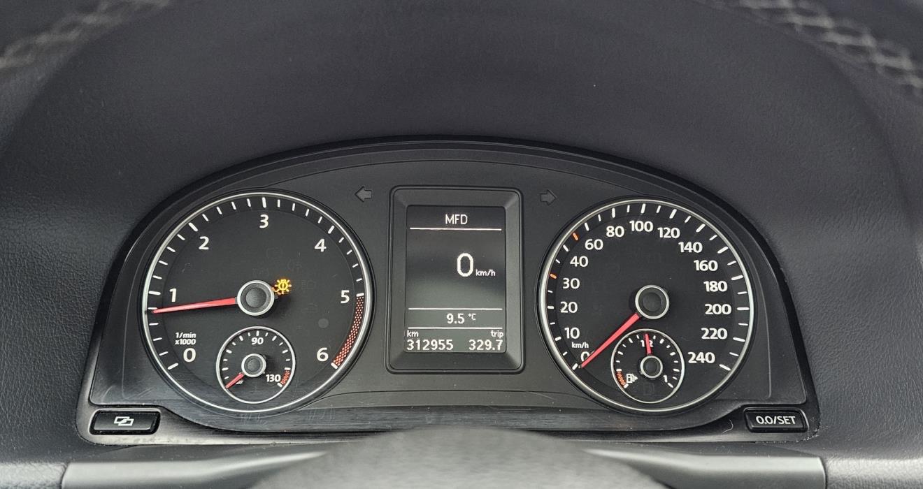 VOLKSWAGEN Touran 2011