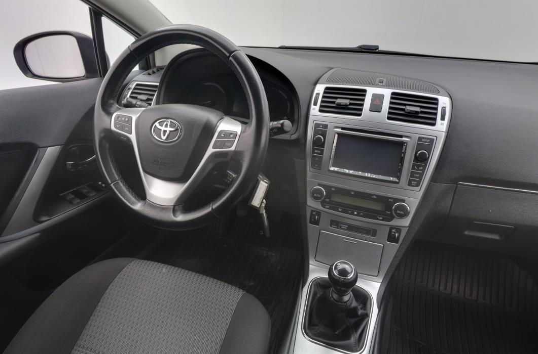 Toyota Avensis 2012