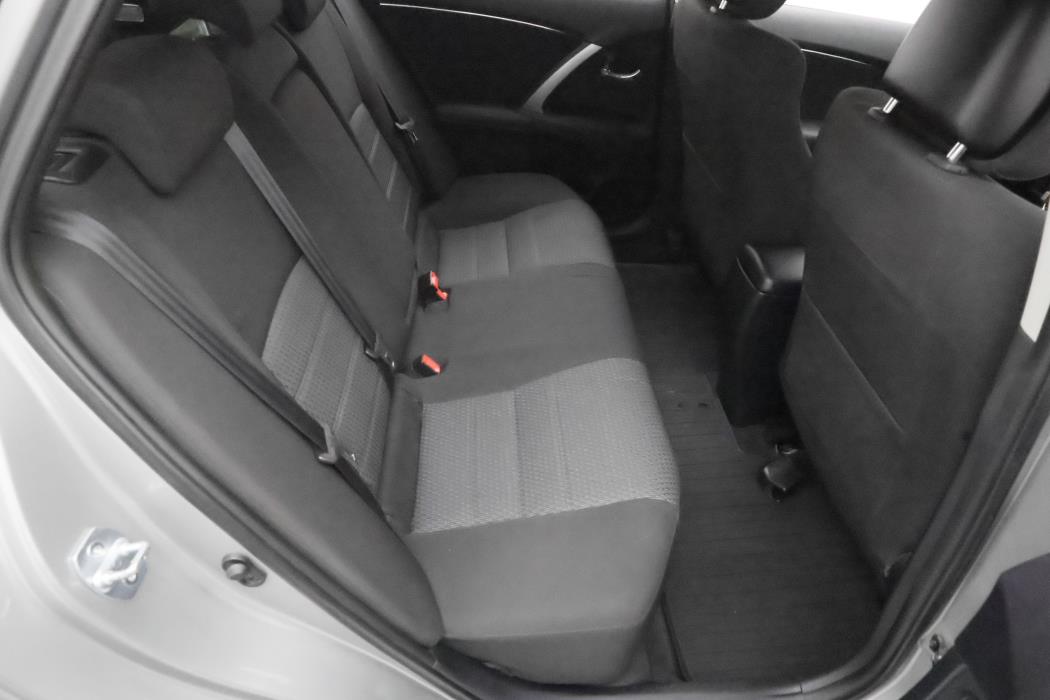 Toyota Avensis 2012