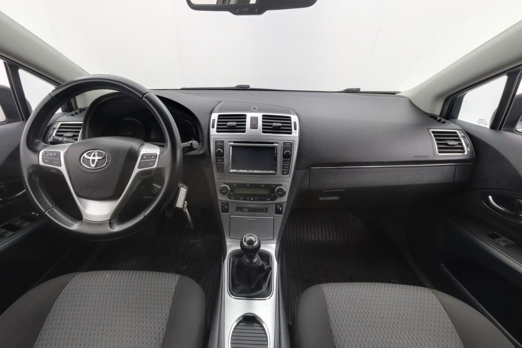 Toyota Avensis 2012