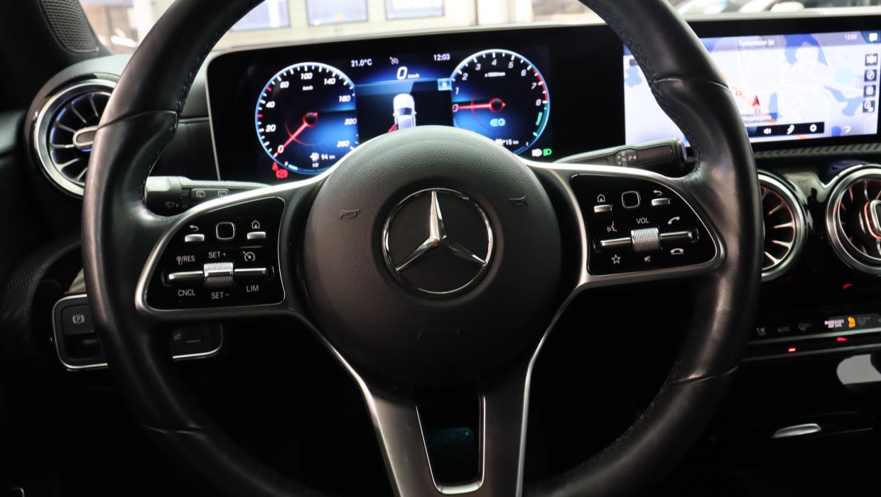 MERCEDES-BENZ A 2020