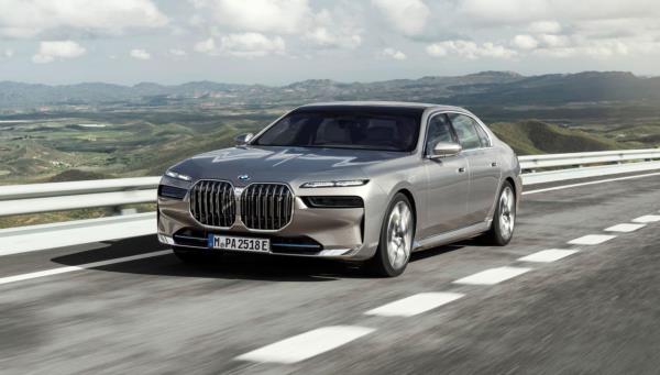 BMW i7