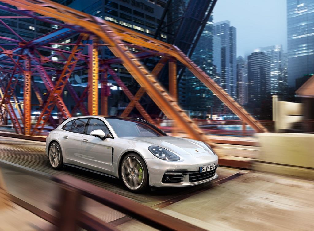 Porsche Panamera 4 E Hybrid Sport Turismo uudet autot