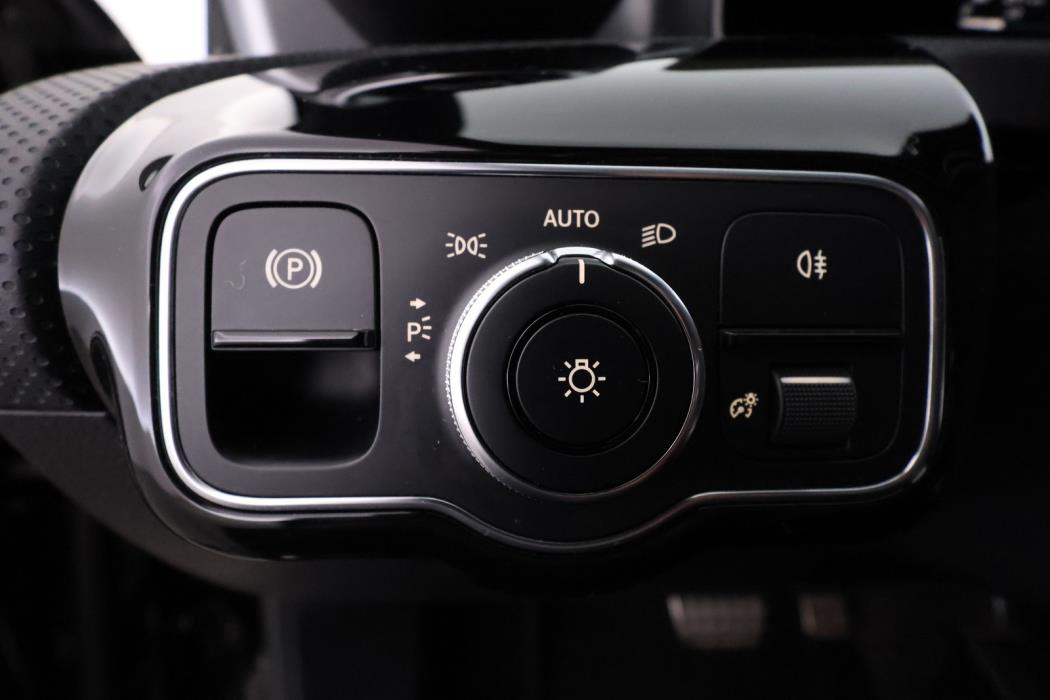MERCEDES-BENZ A 2019