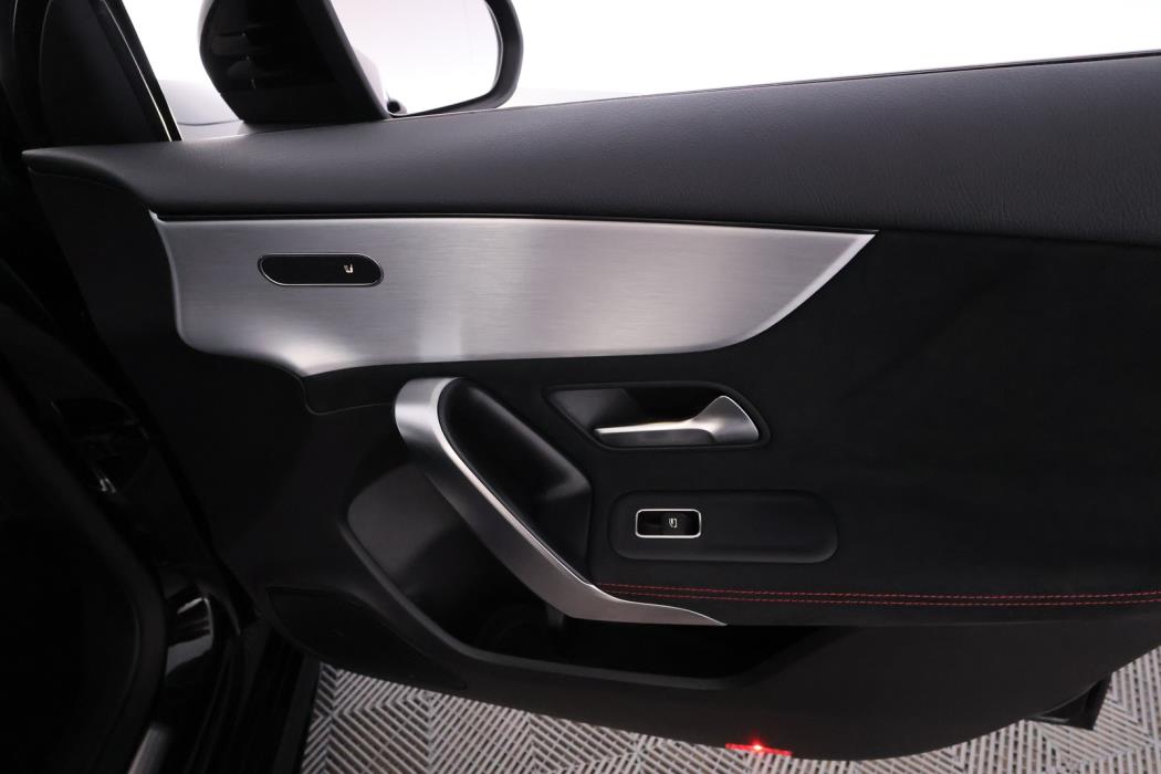MERCEDES-BENZ A 2019