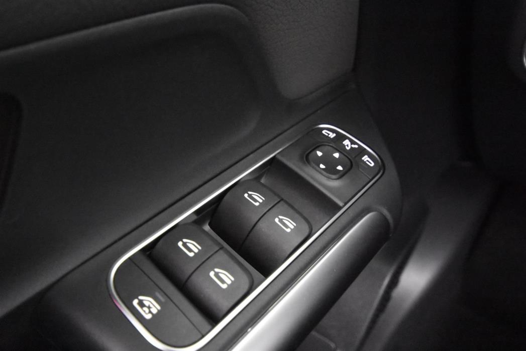 Mercedes-Benz EQA 2025