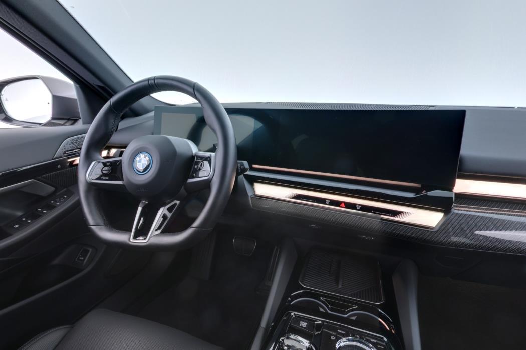 BMW 550 2024