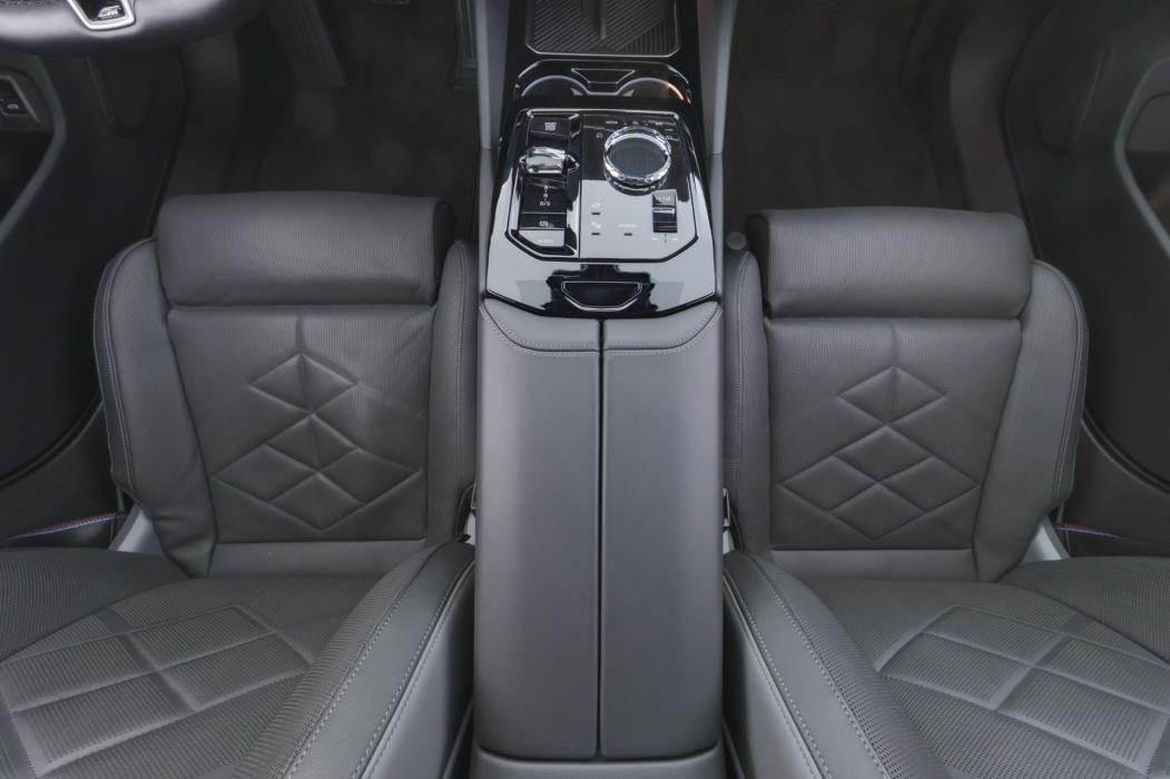 BMW 550 2024