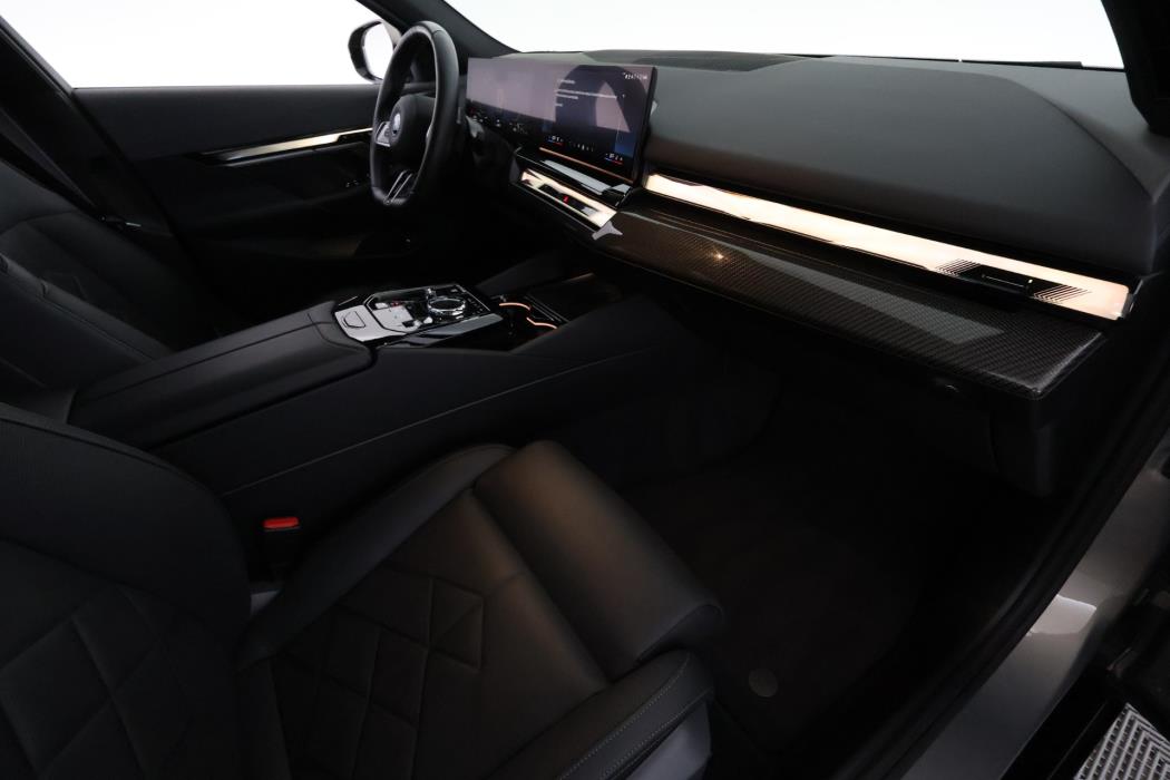 BMW 550 2024