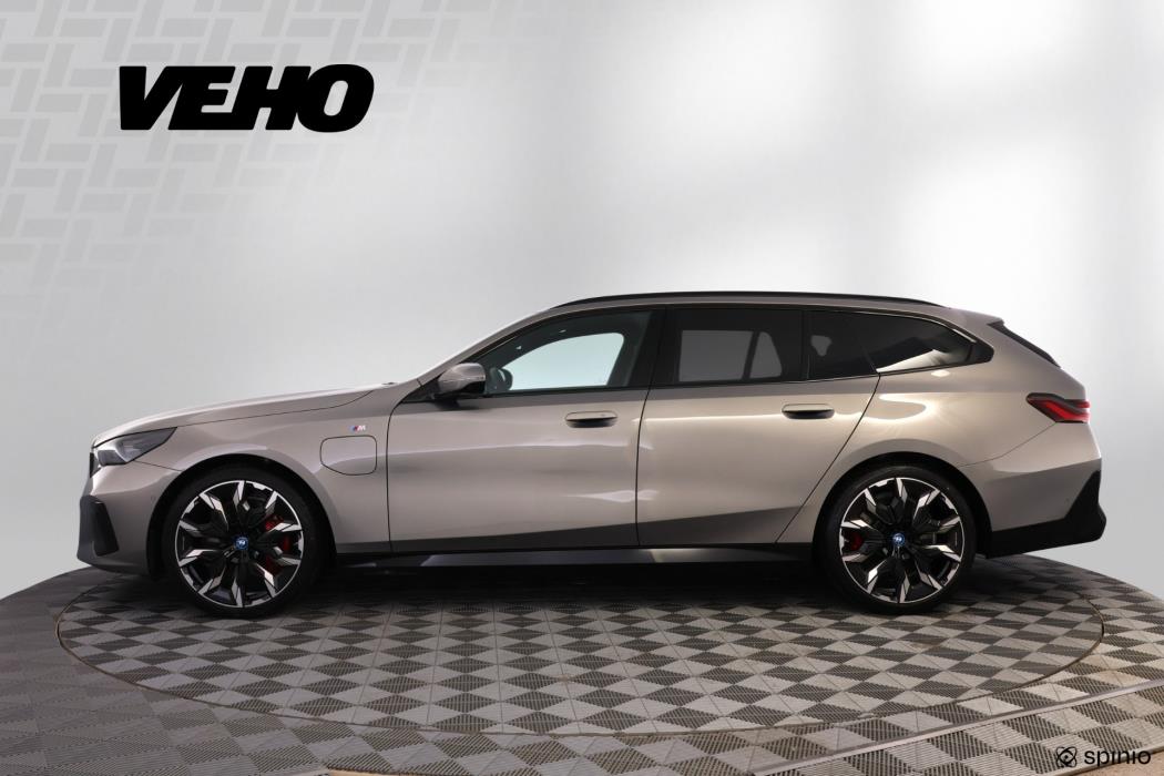 BMW 550 2024