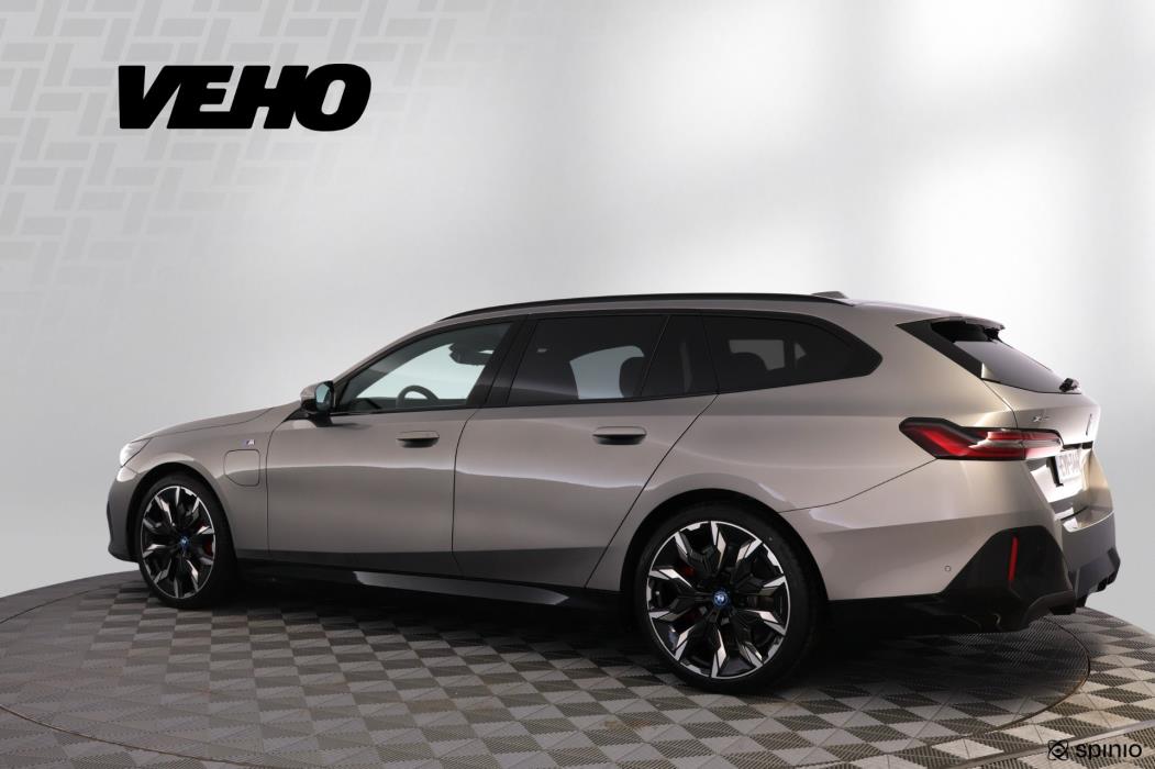BMW 550 2024