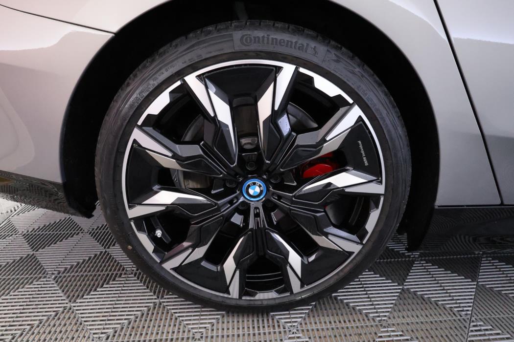 BMW 550 2024