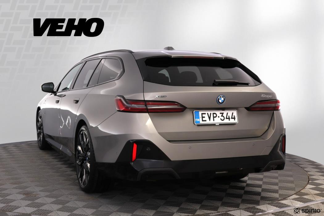 BMW 550 2024