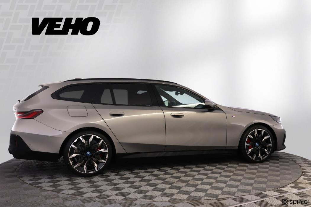 BMW 550 2024