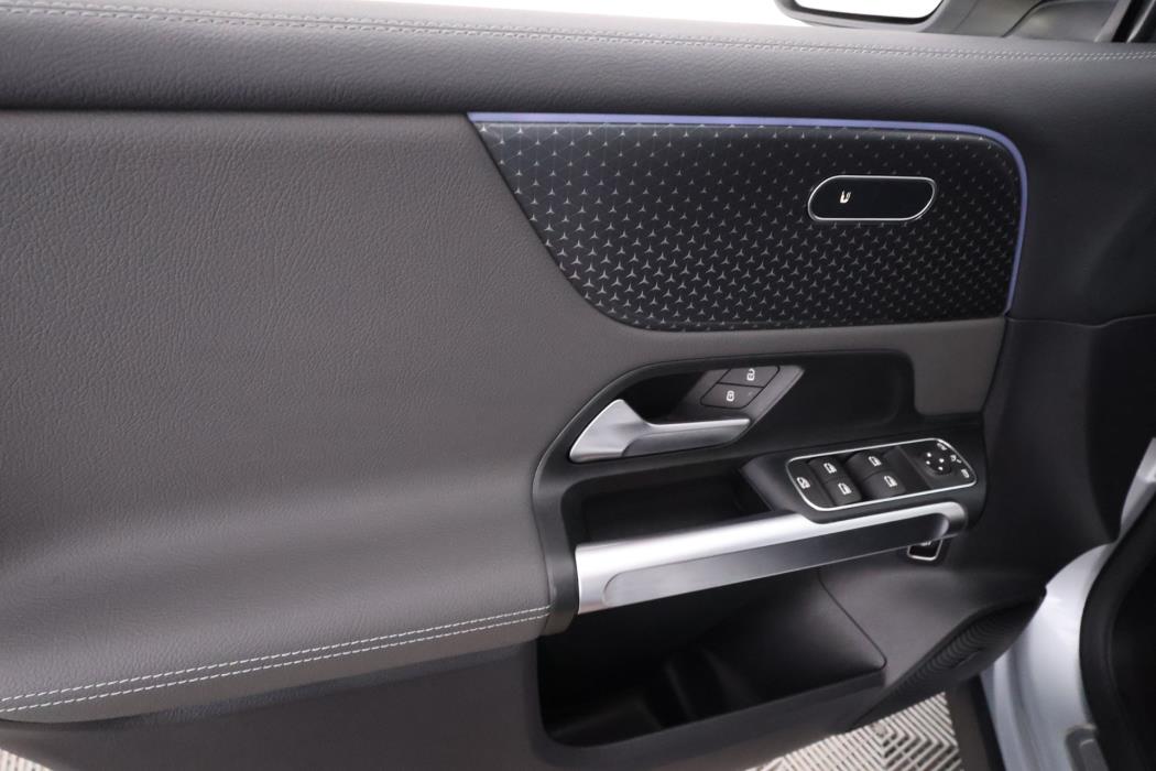 Mercedes-Benz EQB 2024