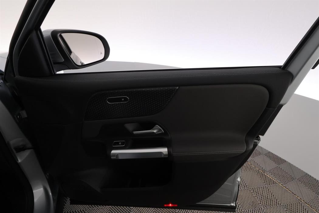 Mercedes-Benz EQB 2025