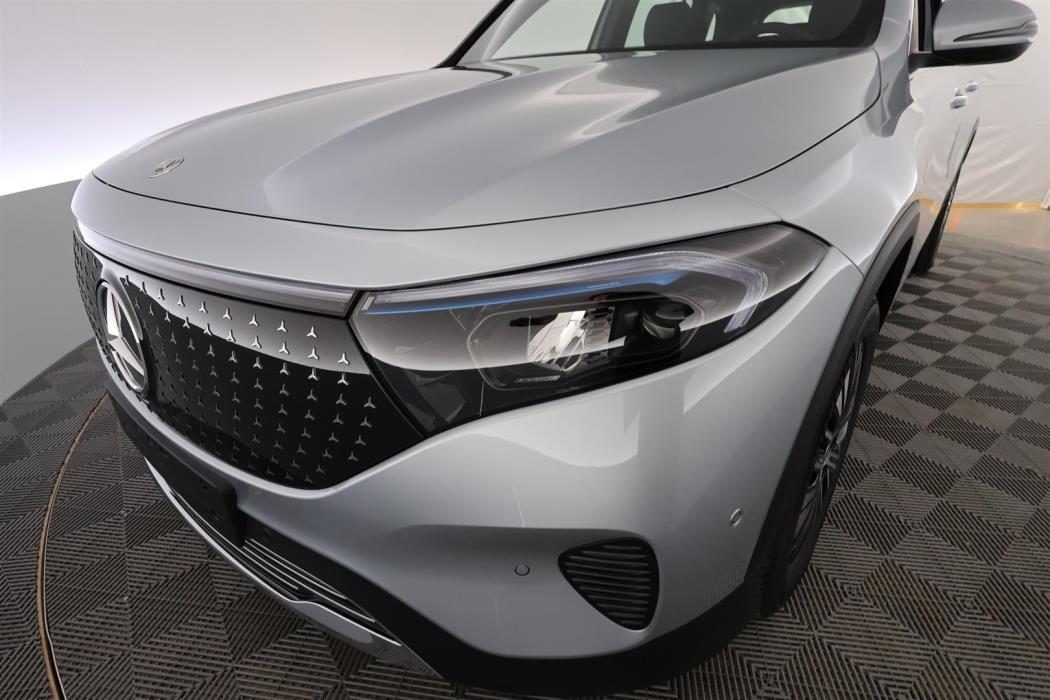 Mercedes-Benz EQB 2025