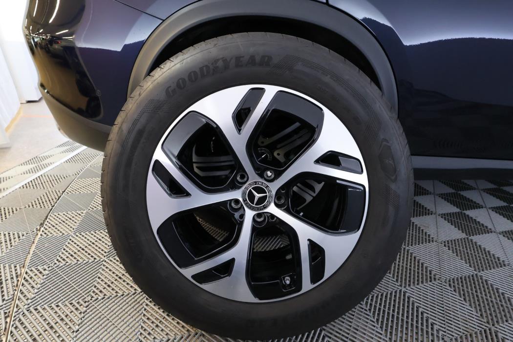 MERCEDES-BENZ GLC 2023