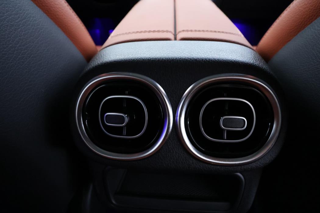 MERCEDES-BENZ GLC 2023