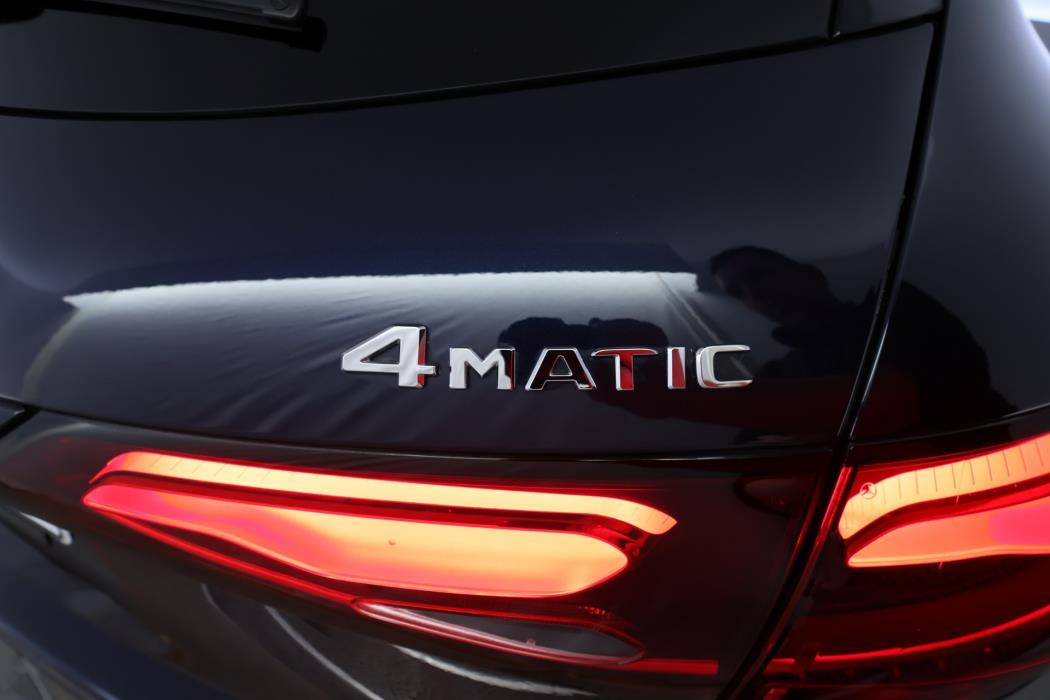 MERCEDES-BENZ GLC 2023