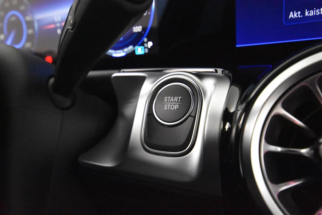 Mercedes-Benz EQB 2025