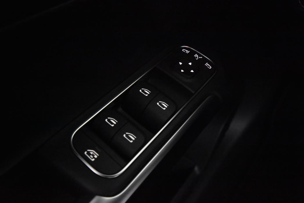 Mercedes-Benz EQB 2025