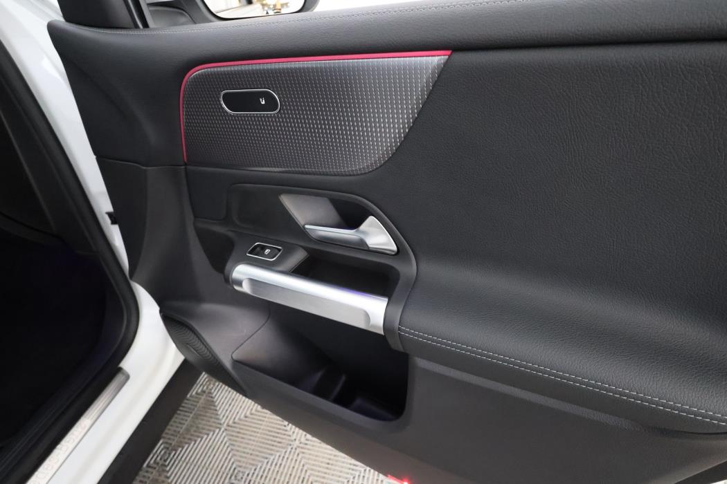 Mercedes-Benz EQB 2023