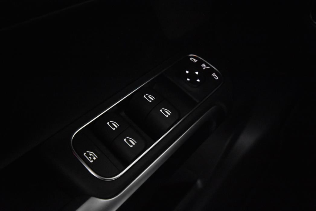 Mercedes-Benz EQB 2025