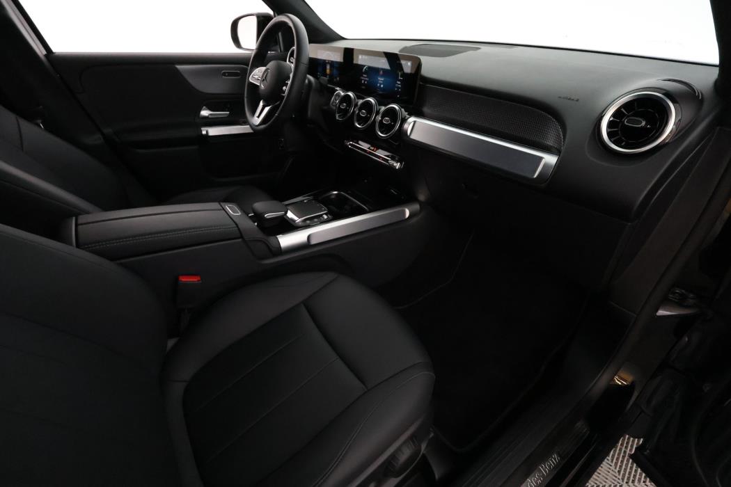 MERCEDES-BENZ GLB 2023