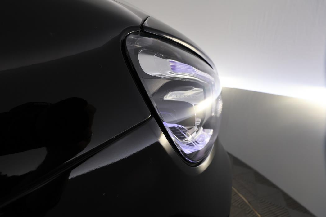 MERCEDES-BENZ GLB 2023