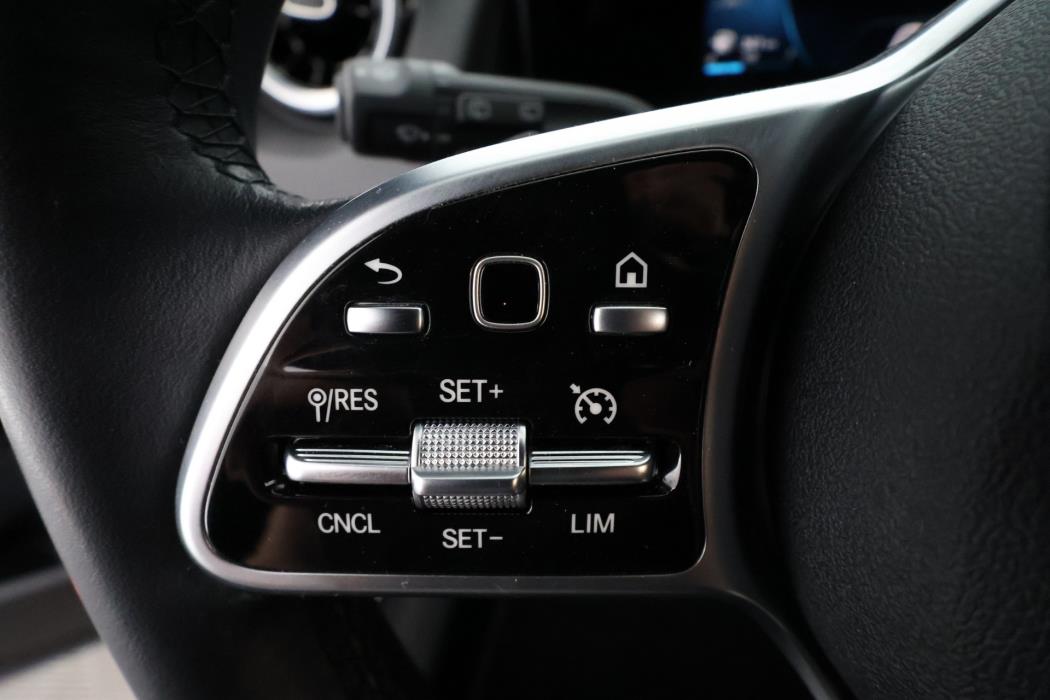 MERCEDES-BENZ GLB 2023