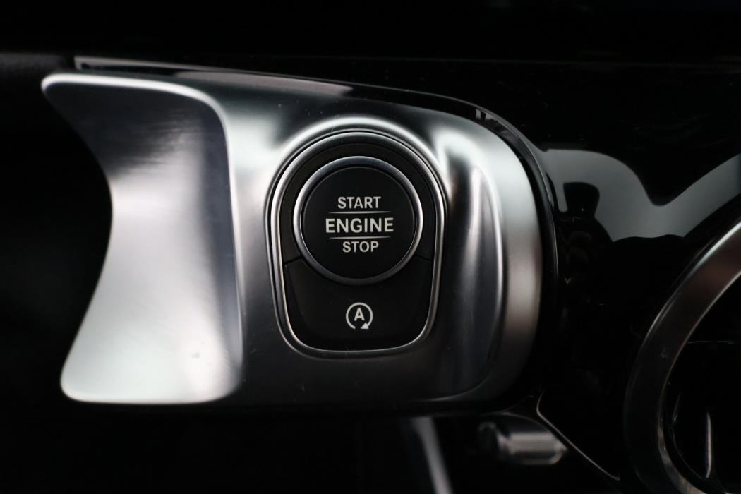 MERCEDES-BENZ GLB 2023