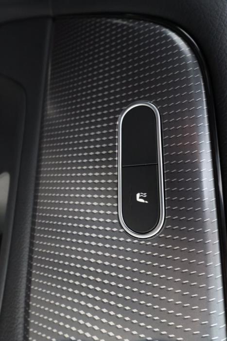 MERCEDES-BENZ GLB 2023