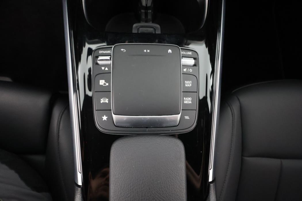 MERCEDES-BENZ GLB 2023