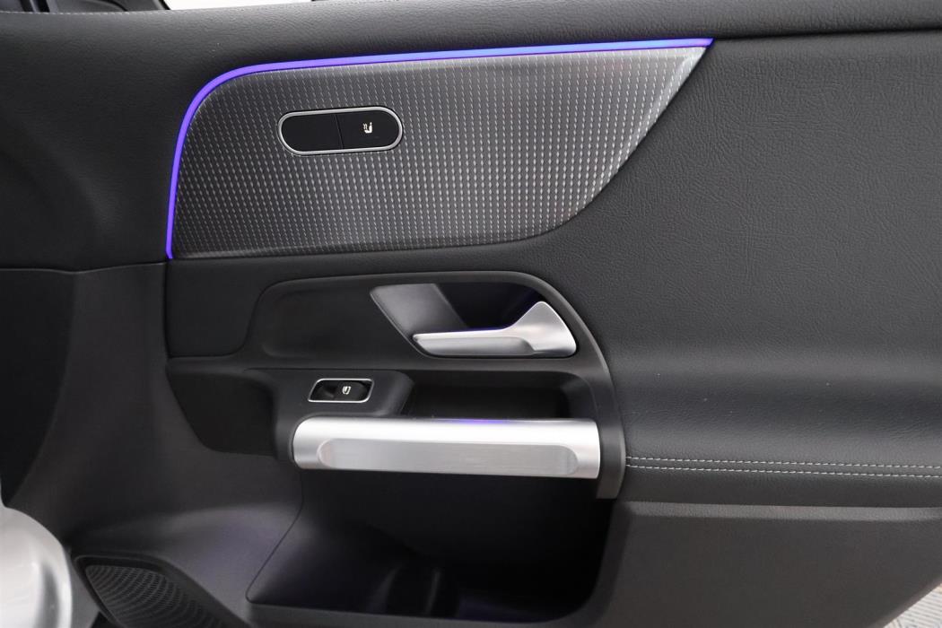 Mercedes-Benz EQB 2023