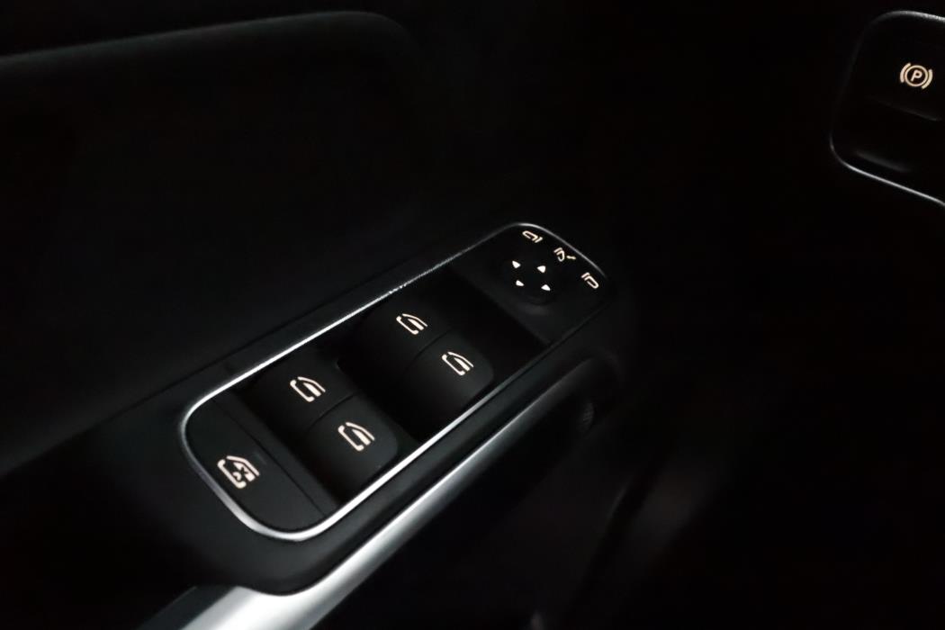 Mercedes-Benz EQB 2025