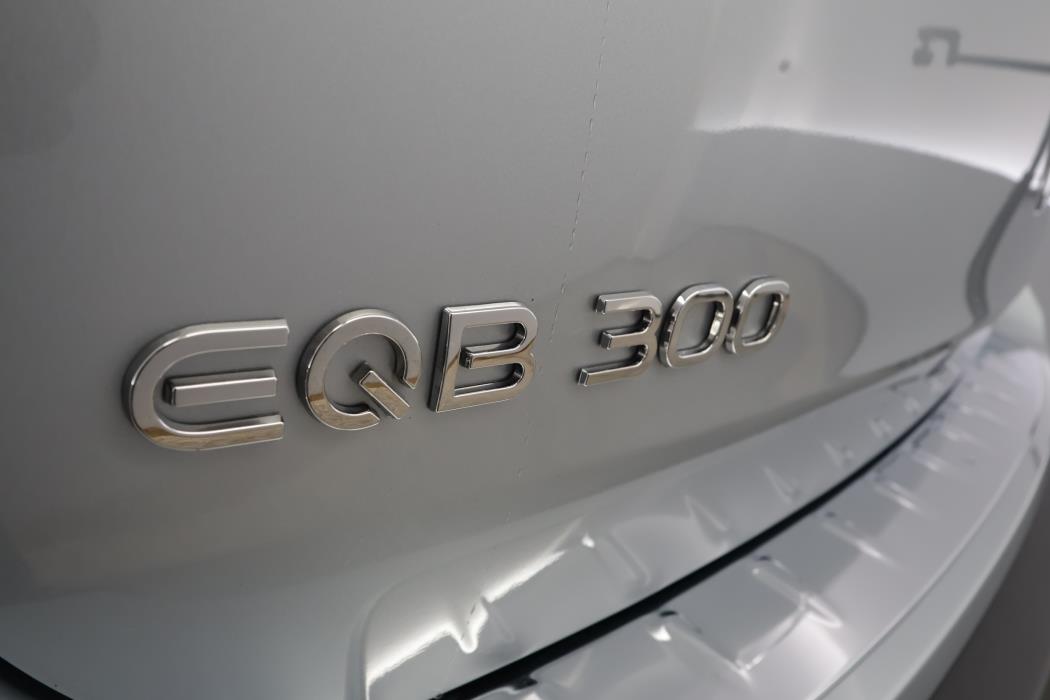 Mercedes-Benz EQB 2025