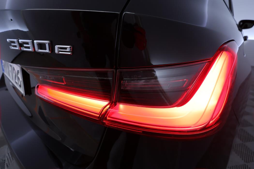 BMW 330 2021