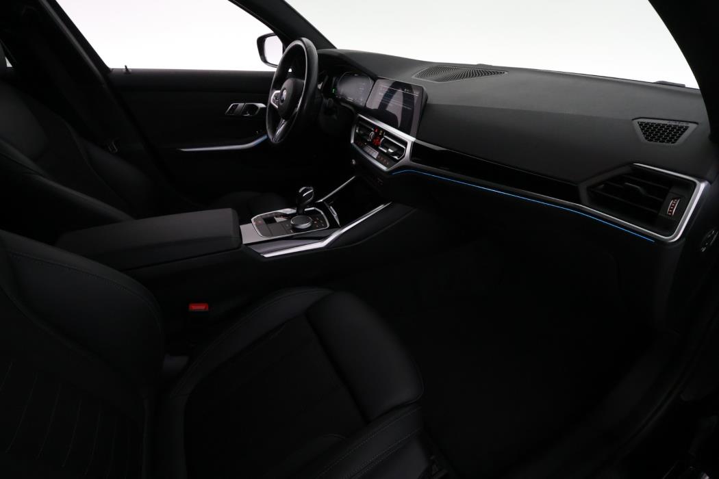BMW 330 2021