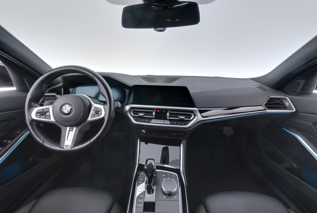 BMW 330 2021