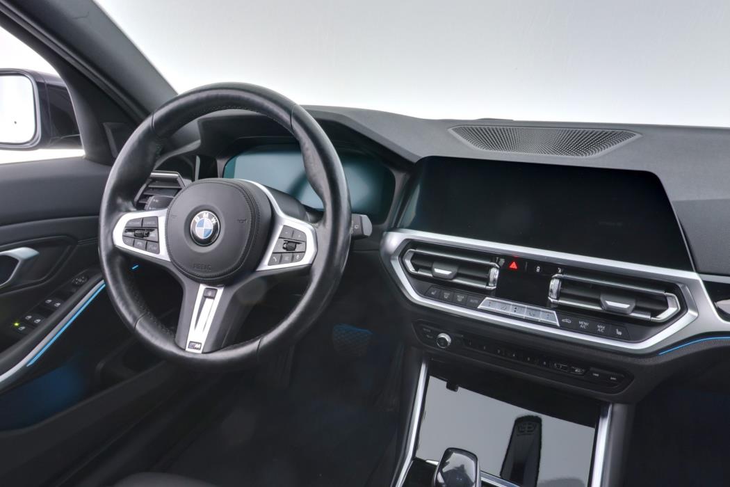 BMW 330 2021
