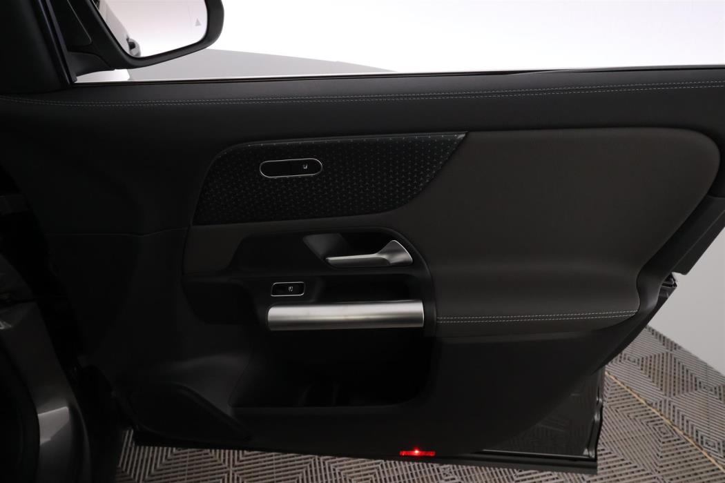 Mercedes-Benz EQA 2025