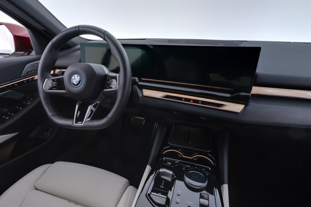 BMW i5 2025