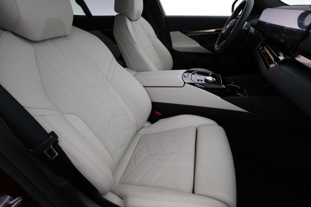 BMW i5 2025
